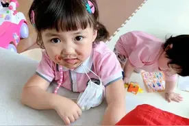 表情包：我笨那能怪我吗？我脑袋一共这么大，全部用来想你了图片