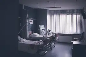故事：女乞丐被善心大哥收留，在他家住了2周后，才知是掉入狼窝图片