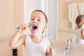早上起床不刷牙就吃东西，医生却说很健康？听听医生怎么说图片