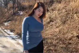村花回农村，一样透着性感美图片