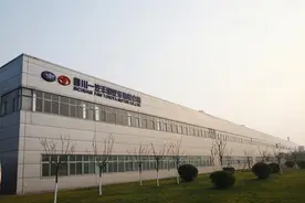 买丰田新车却存喷漆痕迹厂商死活不认 车主状告四川一汽却吃哑巴亏图片