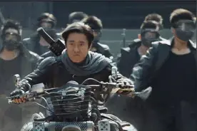 一群人打一个人叫群殴，一个人打一群人叫什么？图片