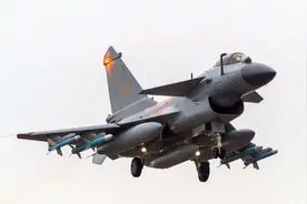 巴基斯坦飞行员点评歼10：虽然很有潜力，但跟F16比还有差距图片