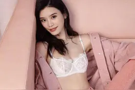 大胸妹子夏天如何穿出高级感？看这篇就懂了！图片