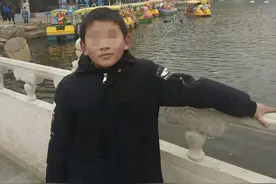 13岁男孩凌晨趁餐车入校间隙外出溺亡，家长称孩子出事前被老师要求“自扇耳光”图片