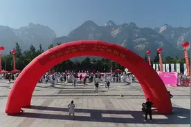 渭南举办“战疫手牵手、今生共相伴”集体婚礼图片