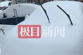 沈阳出现罕见“雷打雪”，10起连环追尾涉及130余车，辽宁多地加紧除雪图片