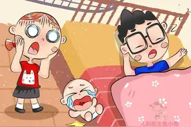 宝宝坠床后，再心疼也不要急于做这个动作，90%家长都错了图片