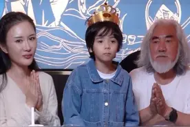 张纪中夫妇为儿子庆生，父子同框像爷孙，7岁混血儿子眼神太忧郁图片