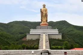 全球第一大佛，耗资12亿，用掉3.3千吨铜和108公斤黄金图片