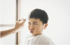 “正月理发死舅舅”，正月里剪头发对舅舅不好？科学解释是这样的图片