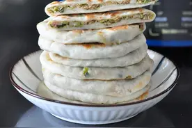 夏季种的豆角结太多，吃不完试试做成馅饼，大人孩子都喜欢吃图片