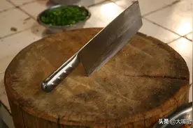 菜刀钝了抹上牙膏，几分钟就变得光亮锋利，真管用，很多人不知道图片