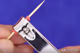 指甲刀上插一根牙签，作用真是厉害，解决了大家都困扰的一个难题图片