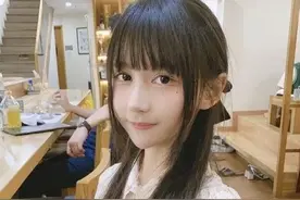 网红蔡萝莉线下见面会翻车，身材小脑袋大，头发稀少腿部是亮点图片