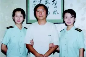 当年在阅兵仪式上“红遍中国”的双胞胎姐妹花，后来怎么样了？图片