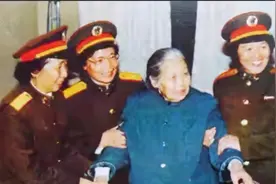 1981年湖北老妇去北京看病，多名开国将军去探望，她到底是谁图片