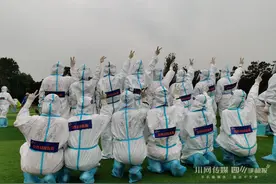 成都抗疫医生下夜班抽空结了个婚 本人：这都是我们应该做的图片
