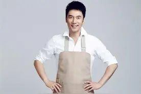 48岁成亿万富翁，凭借第一任老婆走红，靠第二任老婆发家图片