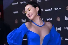 活动中许晴与小S同框图片对比，网友：看来撩人的魅力也需要等级图片