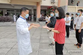 高考体检进校园！恩施市7416名高考学子享受“上门服务”图片