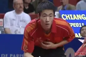 王励勤连续两届世乒赛击败蒋澎龙，太兴奋差点忘了握手，当场笑了图片