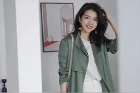 三木更新春天穿搭，白色内搭+绿色风衣春日气息满满，简约又高级图片