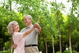 2021年养老金调整：65、70、75岁涨幅一样吗？能增加300元以上吗图片