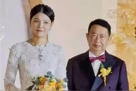 刷屏了！中国最大金矿63岁董事长娶38岁妻子，新娘：相信爱情图片