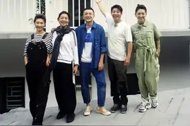 央视主持咖齐聚一堂，倪萍造型时尚又减龄，难怪观众一直未忘记她图片