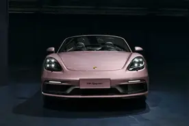 冰莓粉的保时捷718 spyder T，女生毫无抵抗力图片