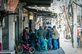 小镇青年，困在赌博里图片