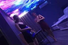 “要什么服务都有，全套”，外卖APP内“五星好评”店提供涉黄服务：用“技师身材好到爆”等评论引流图片