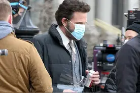 两代蝙蝠侠同框！大本新造型抢镜，身形暴瘦依然帅气图片