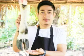 农村小哥教你如何炖煮一锅美味的牛蹄汤，看上去就很香视频封面