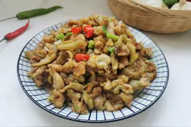 吃了30多年茄子，这吃法还是头一次，裹上面粉炒一炒，香辣下饭图片