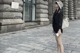 38岁陈妍希近况曝光，白皙长腿细得像竹竿，脸上婴儿肥略显青涩图片