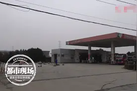 老牛宰杀途中挣脱绳索，逃进加油站“求活路”，民警连开5枪击毙图片