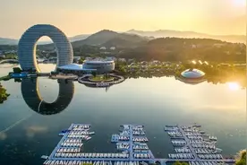 百亿“奶茶千金”不爱家产爱音乐，在故乡与李荣浩，共唱美好湖州图片