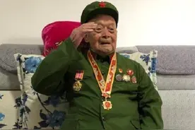 重庆一等功臣欠下2400元债务，因填错地址，当了33年临时工图片