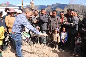 一位“不称职”父亲的凉山扶贫故事——记四川省林业和草原局下派干部陈渊图片