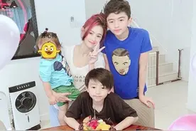 张柏芝三胎儿子正脸意外曝光！脸颊肉乎乎惹人爱，五官被指像哥哥图片