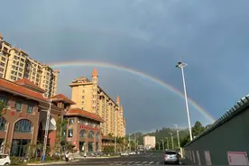 雨后出现美丽彩虹，商洛商南天空彩虹刷爆朋友圈图片
