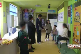 长沙一9岁男童托管班内被同学戳伤眼睛，家长追责：眼角膜穿透了视频封面