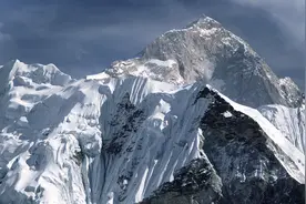 为什么海拔越高反而温度越低，不是离太阳更近吗？图片