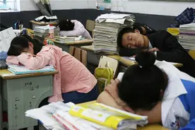 初中生作业太多，是“熬夜写”还是“早起补”？学霸的做法很实用图片