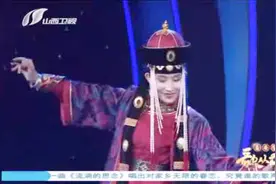 阿拉善美女盛装献唱，一首蒙古族民歌《高高的雪山》长调震撼人心视频封面