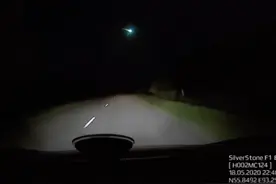 俄罗斯出现“空间物体”，闪烁发光，有嗡嗡声，至少4个区被拍到图片