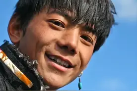 央视采访 华春莹“打call”！全网爆红后听听丁真怎么说图片