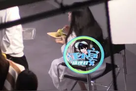 范冰冰穿吊带睡衣拍广告 吃青菜减肥肚子仍抢镜图片